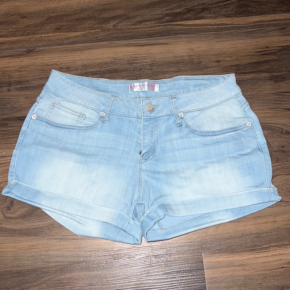 No boundaries shorts